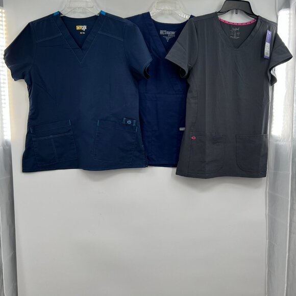 3 scrub tops Size medium - Picture 1 of 16